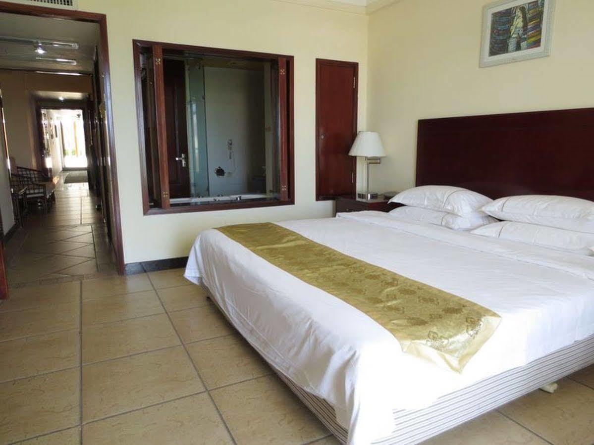 Linda Seaview Hotel Санья Экстерьер фото